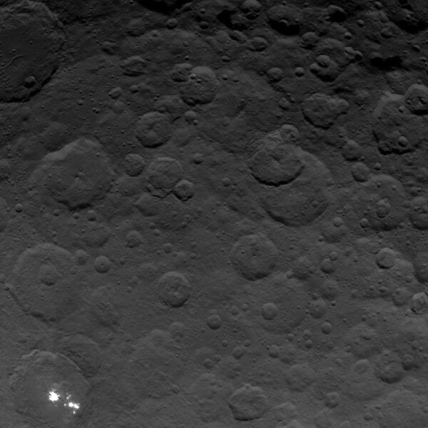 File:Dawn Survey Orbit Image 35.jpg
