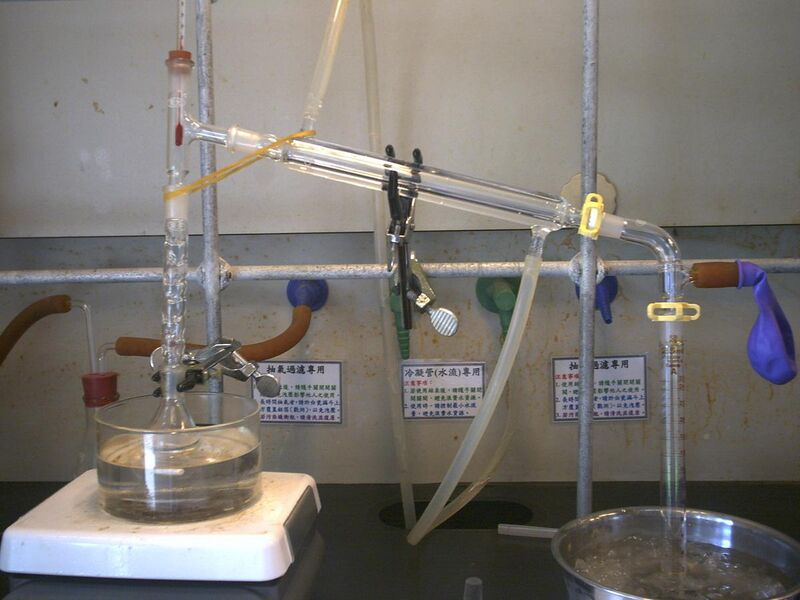File:Fractional distillation apparatus.jpg