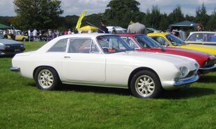 Reliant Scimitar before it became a GTE in Hertfordshire.jpg