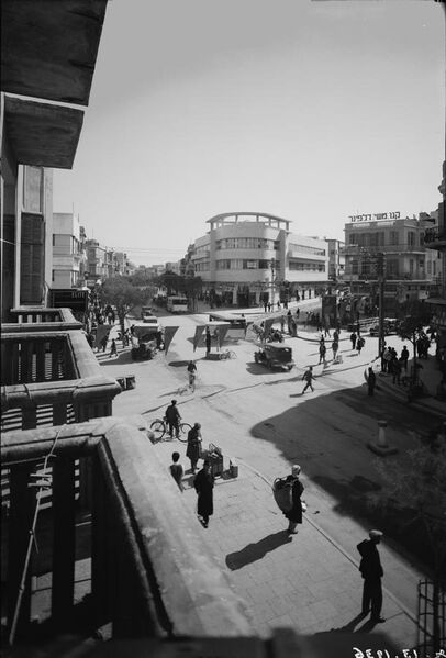 File:Tel Aviv - Magen David Square - 1936.jpg