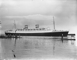 Vertrek Nieuw Amsterdam uit Hoek van Holland, Bestanddeelnr 903-4077.jpg