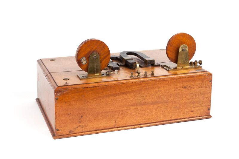 File:Detector magnetico Marconi 1902 - Museo scienza e tecnologia Milano.jpg