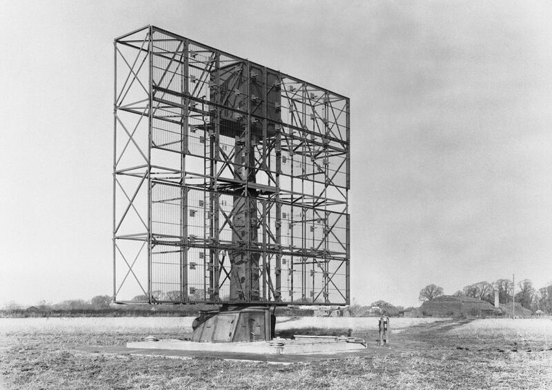 File:GCI (Ground Control of Interception) radar installation at RAF Sopley, Hampshire, 1945. CH15188.jpg
