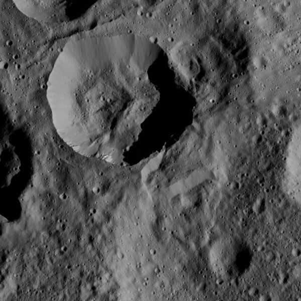 File:PIA20681-Ceres-DwarfPlanet-Dawn-4thMapOrbit-LAMO-image101-20160421.jpg