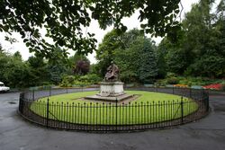 The memorial of William Thomson, 1st Baron Kelvin, University of Glasgow.jpg