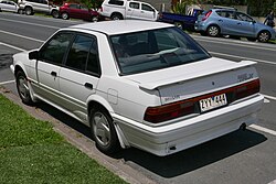 1990 Nissan Pintara (U12) TR.X sedan (2015-11-13) 02.jpg