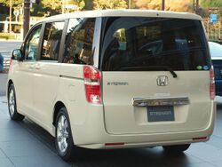 2009 Honda StepWGN 02.jpg