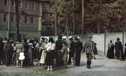 Bundesarchiv R 165 Bild-244-47, Asperg, Deportation von Sinti und Roma.jpg