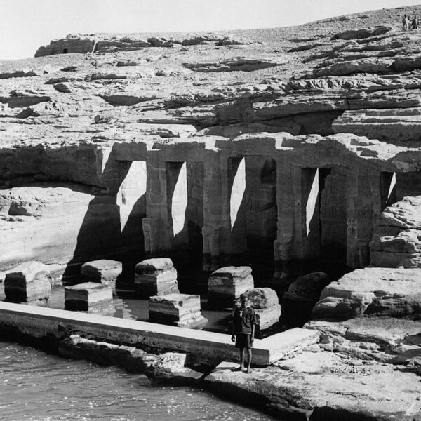 File:Derr ( 125 miles south of Aswan, right bank). Temple dedicated to Pa - Horakhti.jpg