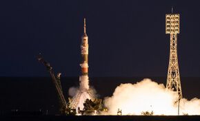 Expedition 52 Launch (NHQ201707280006).jpg