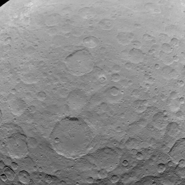 File:PIA19563-Ceres-DwarfPlanet-Dawn-OpNav9-image1-20150522.jpg