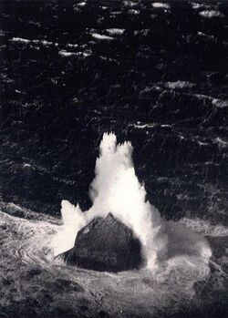 Rockall wave March 1943.jpg