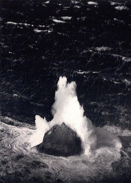 File:Rockall wave March 1943.jpg