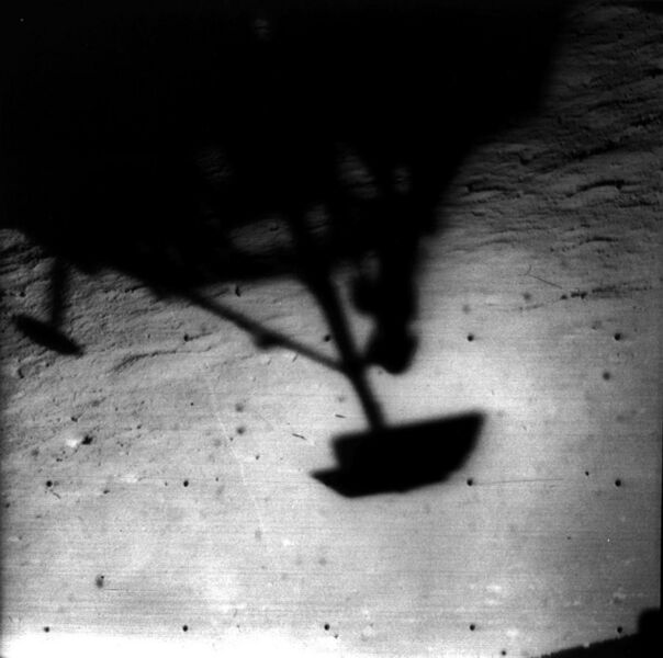 File:Surveyor 1 shadow lunarsurface.jpg