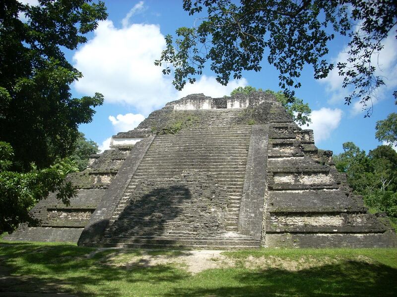 File:Mundo Perdido pyramid 5C-49, Tikal.jpg