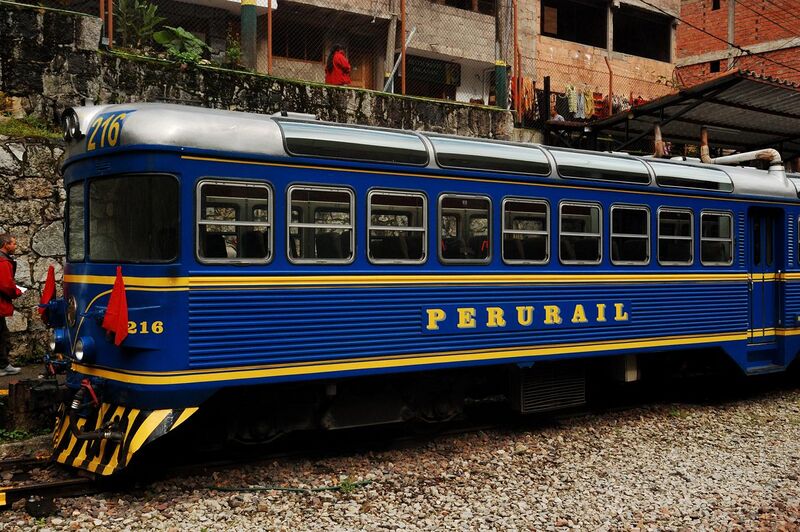 File:Perurail Vistadome car in Aguascalientes, Perú.jpg