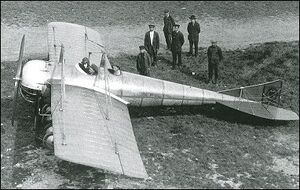 Sikorsky S-9 aircraft side view circa 1913.jpg