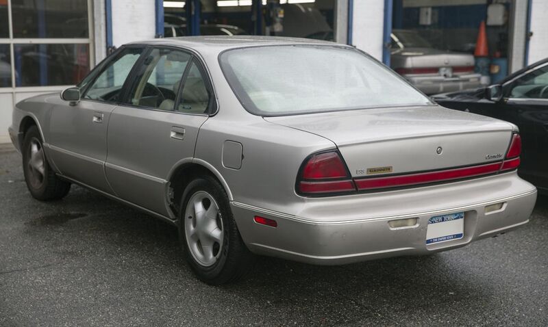 File:1996 Oldsmobile LSS (champagne), rear left.jpg