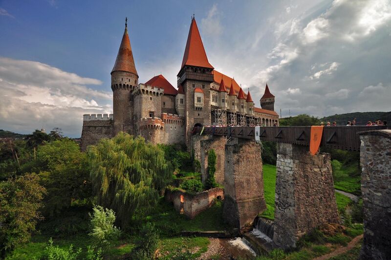 File:Hunedoara castle.jpg