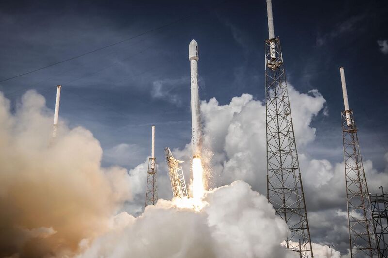 File:Launch of Falcon 9 carrying ORBCOMM OG2-M1 (16581736047).jpg
