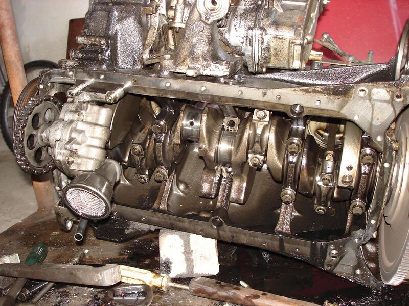 File:Mercedes-Benz OM601 Diesel Engine Crankshaft Compartment.JPG