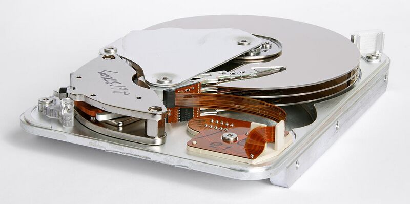 File:Seagate ST33232A hard disk inner view.jpg