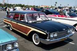 1960 Ford Country Squire.jpg