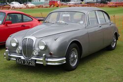 Daimler 250 V8 (1964).jpg