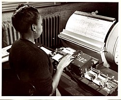 Keypunch operator 1950 census IBM 016.jpg