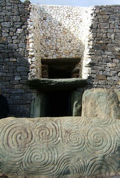 File:Newgrange, Ireland 001.jpg