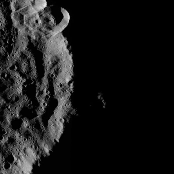 File:PIA20832-Ceres-DwarfPlanet-Dawn-4thMapOrbit-LAMO-image132-20160616.jpg