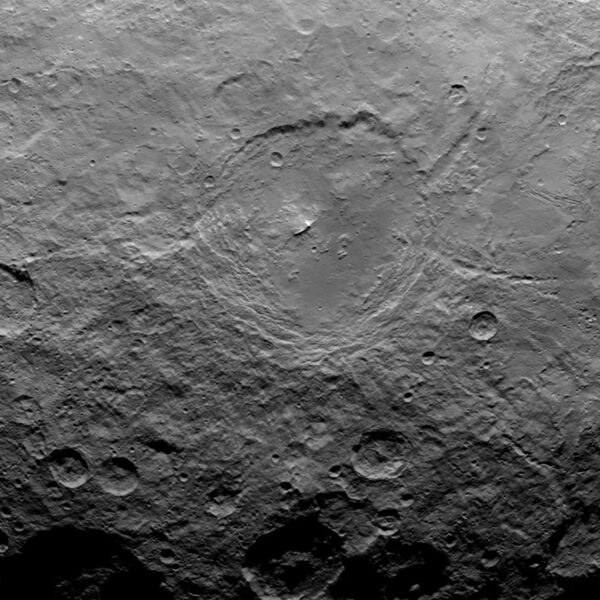 File:Urvara crater.jpg