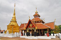 Wat Pong Sanuk (29930678066).jpg