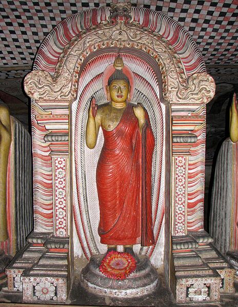 File:"Makara pandol" over the image of Lord Buddha.jpg