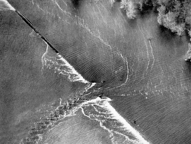 File:1927 Mississippi Flood Levee Breach.jpg
