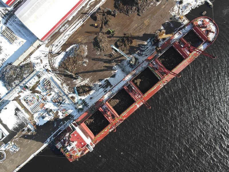 File:Bulk carrier ship view from top.jpg