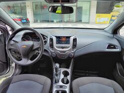 2017 Chevrolet Cruze (interior).jpg