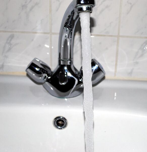 File:Aerated tap water.jpg