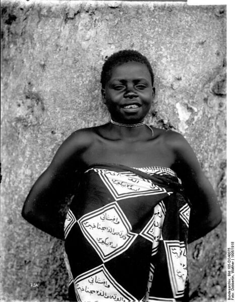 File:Bundesarchiv Bild 105-DOA0075, Deutsch-Ostafrika, Einheimisches Mädchen.jpg