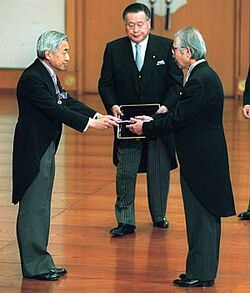 Emperor Akihito Yoshiro Mori and Hideki Shirakawa 20001103.jpg