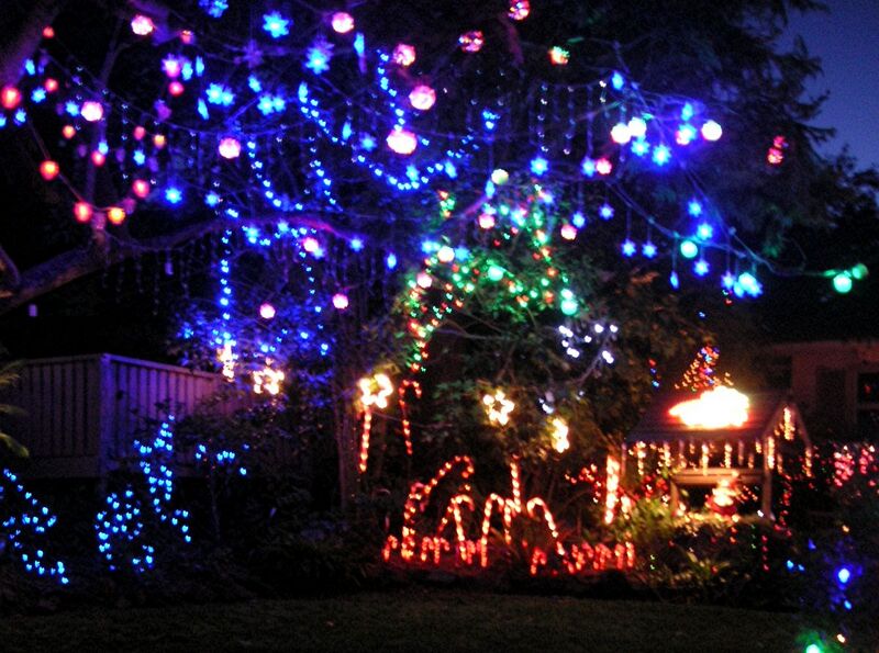 File:Suburban Christmaslights.JPG