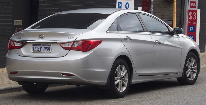 File:2010-2012 Hyundai i45 (YF) Active sedan (2018-08-27) 02.jpg