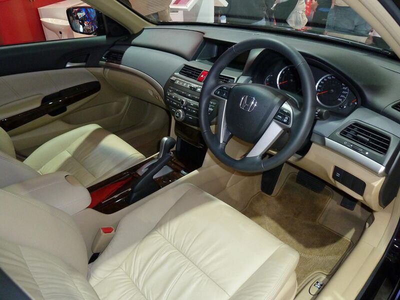 File:2010 Honda Accord (MY10) VTi-L sedan (2010-10-16).jpg