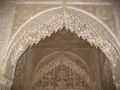 Arco con arabescos en la Alhambra.JPG