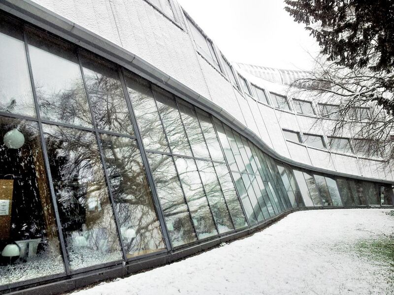 File:Library in winter, Faculty of Education, University of Cambridge.jpg