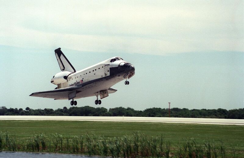 File:STS-83 landing.jpg