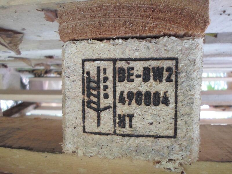 File:Wooden pallet - TAG ID - palette bois de manutention - Alain Van den Hende - licence CC40 - SAM 2741.jpg