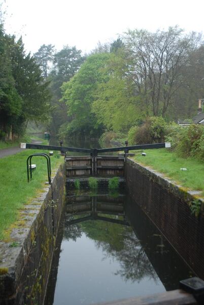 File:Basingstoke Canal - Lock.JPG