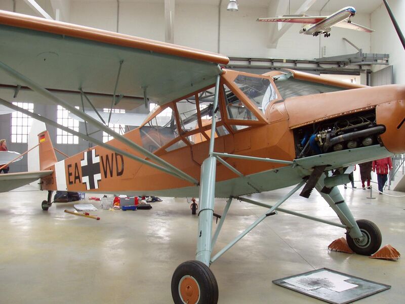 File:Fi-156 Storch right.jpg