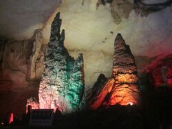 Stalactites, Boyue Cave, picture11.jpg